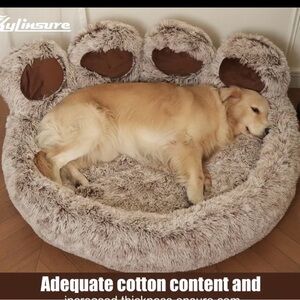 Fluffy Paw-Shaped Dog Bed NWT this med to small size dogs